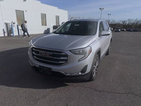 Used 2019 GMC Terrain SLT w/ Preferred Package image 2