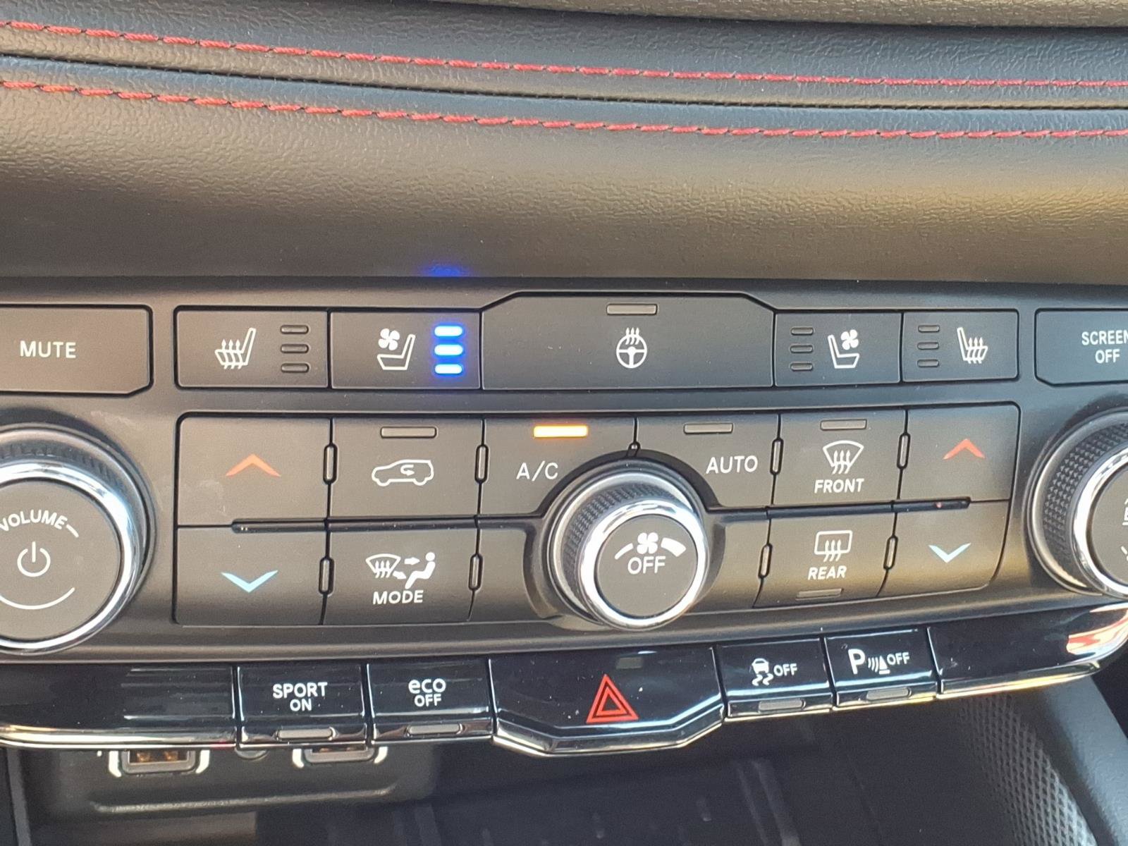 Used 2025 Dodge Durango R/T AWD/4WD image 18