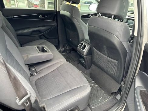 Used 2017 Kia Sorento AWD image 11