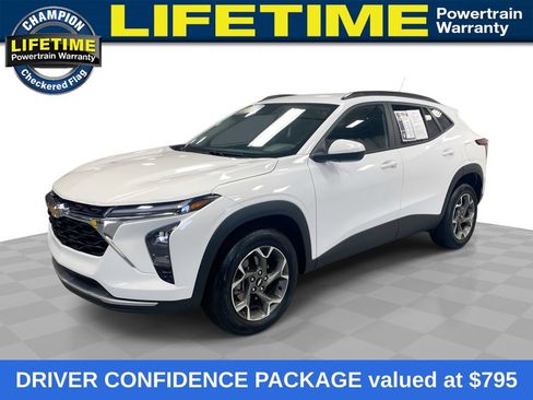 Used 2024 Chevrolet Trax LT w/ Driver Confidence Package FWD image 1