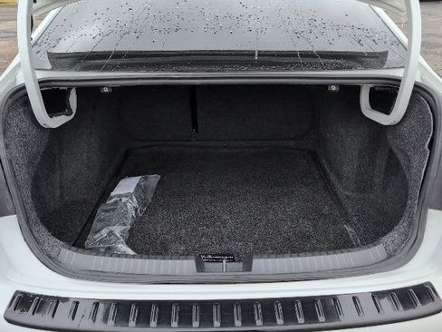 Used 2022 Volkswagen Jetta Sport image 9