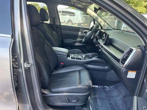 Used 2025 Kia Sorento EX w/ EX Panoramic Sunroof Package AWD/4WD image 21