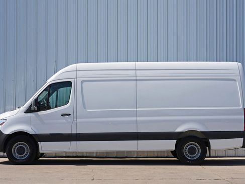 Used 2024 Mercedes-Benz Sprinter 2500 w/ Acoustic Package image 9