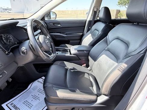 Used 2024 Nissan Pathfinder SL w/ SL Premium Package FWD image 15