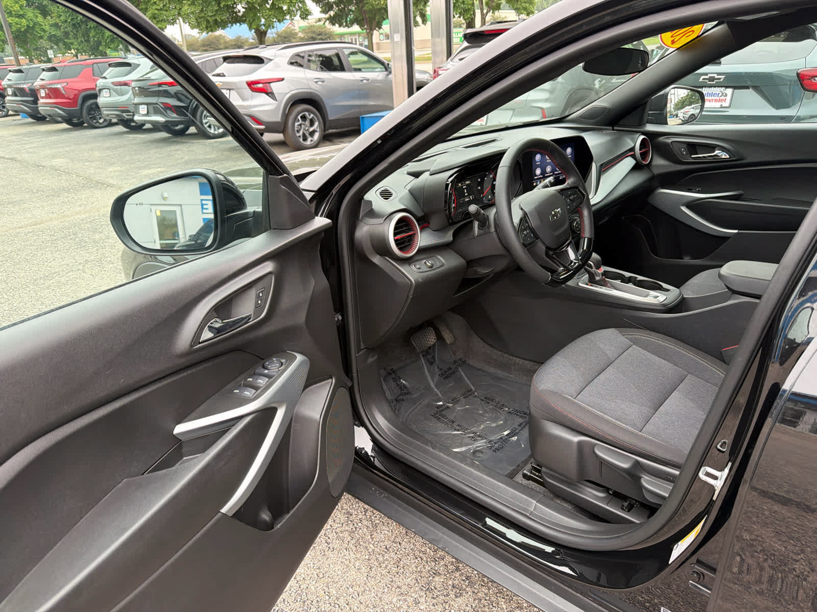 Used 2025 Chevrolet Trax RS w/ Driver Confidence Package FWD image 13