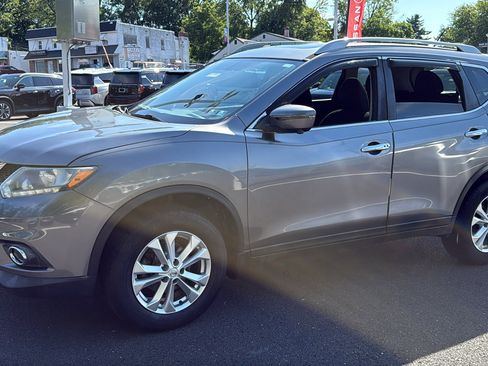 Used 2016 Nissan Rogue SV w/ SV Premium Package AWD/4WD image 3