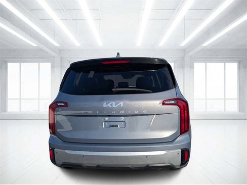 Used 2024 Kia Telluride LX image 4