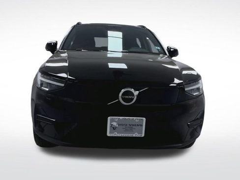 Used 2023 Volvo XC40 Recharge Core image 3