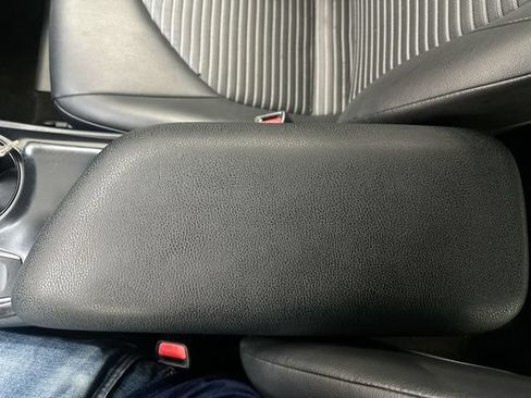Used 2018 Toyota Camry SE w/ Convenience Package FWD image 22