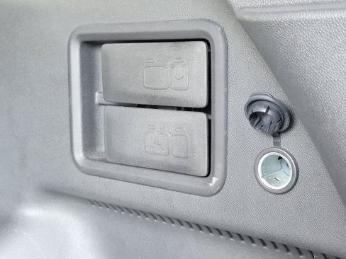 Used 2022 GMC Terrain SLE w/ LPO, Floor Liner Package FWD image 8