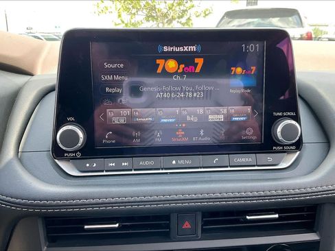 Used 2023 Nissan Rogue SV w/ SV Premium B Package FWD image 32
