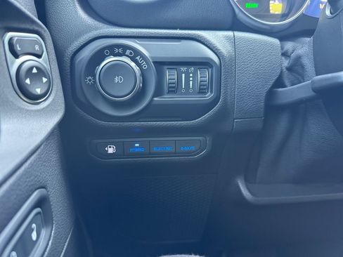 Used 2021 Jeep Wrangler Unlimited Rubicon 4xe w/ Cold Weather Group AWD/4WD image 29