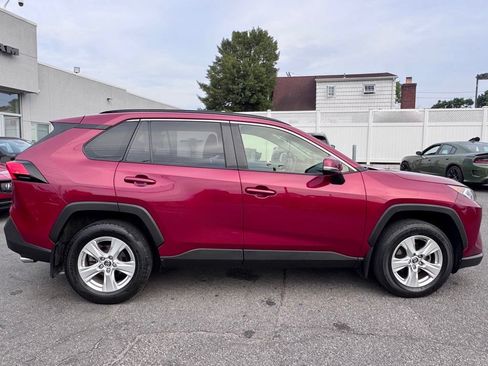 Used 2019 Toyota RAV4 XLE AWD/4WD image 8