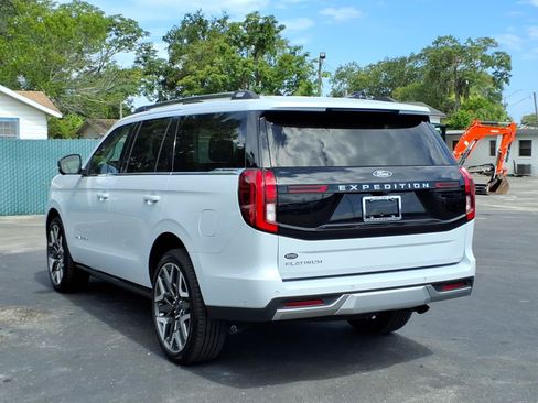 Used 2025 Ford Expedition Platinum w/ Platinum Ultimate Package AWD/4WD image 3