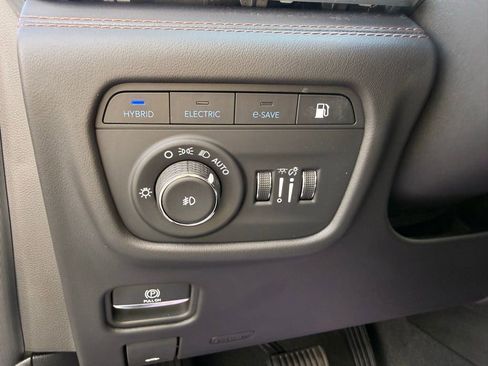 Used 2022 Jeep Grand Cherokee Summit AWD/4WD image 13
