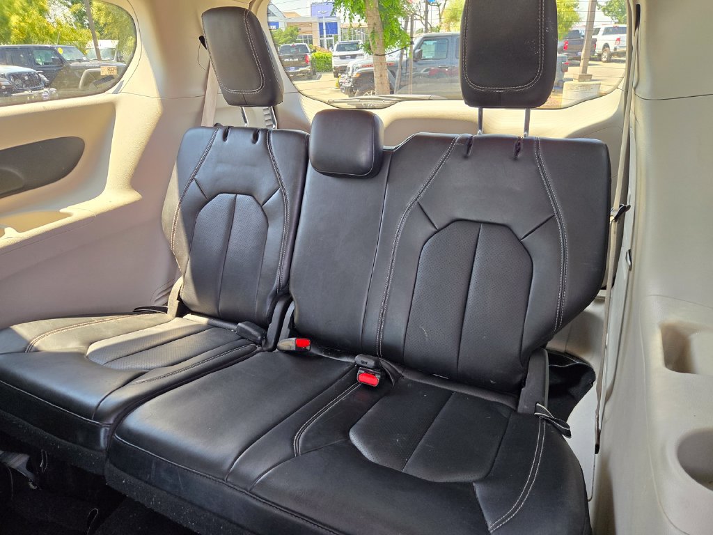 Used 2024 Chrysler Pacifica Limited FWD image 11