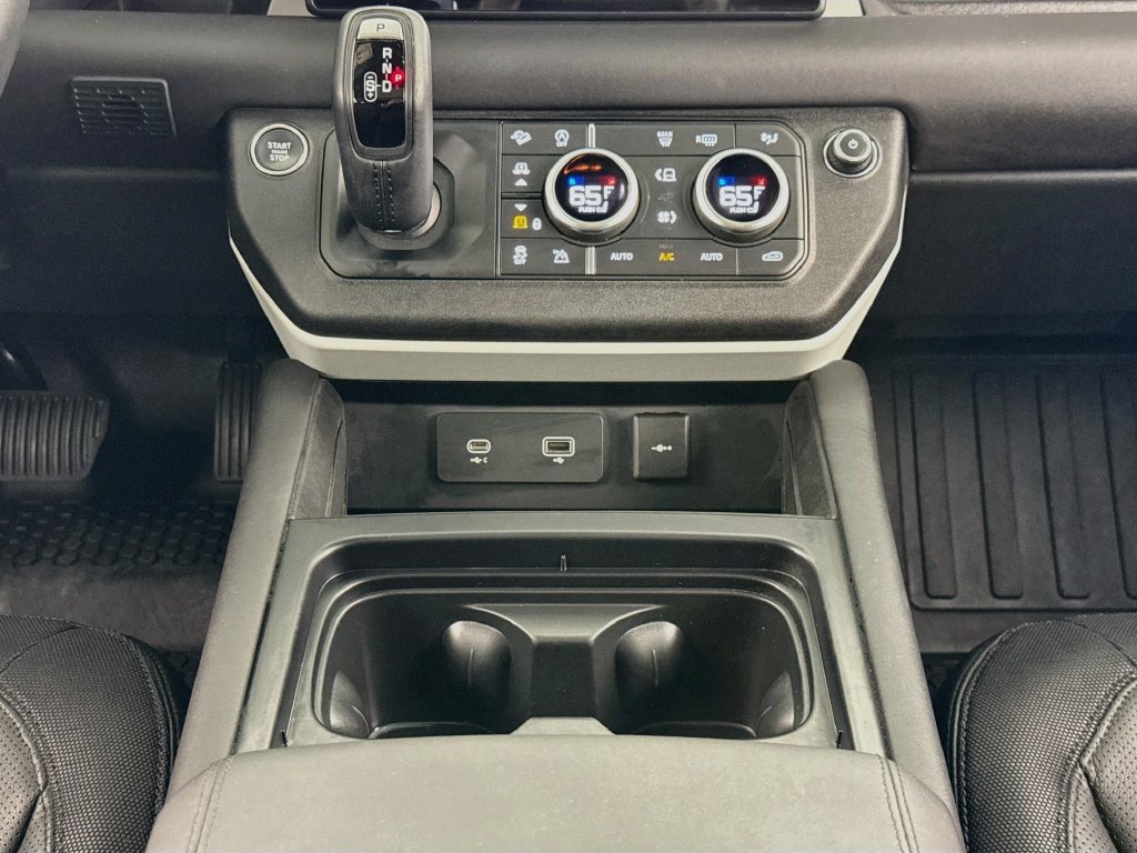 Used 2024 Land Rover Defender 110 X-Dynamic SE AWD/4WD image 12