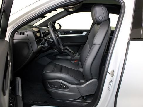 Certified 2026 Porsche Cayenne Coupe AWD/4WD image 5