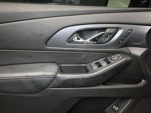 Used 2021 Chevrolet Traverse Premier w/ Redline Edition FWD image 23