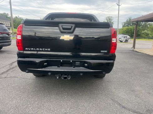Used 2011 Chevrolet Avalanche LS w/ Convenience Package AWD/4WD image 7