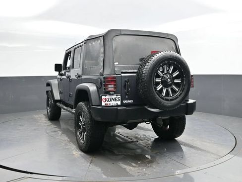 Used 2017 Jeep Wrangler Unlimited Sport w/ Connectivity Group AWD/4WD image 10