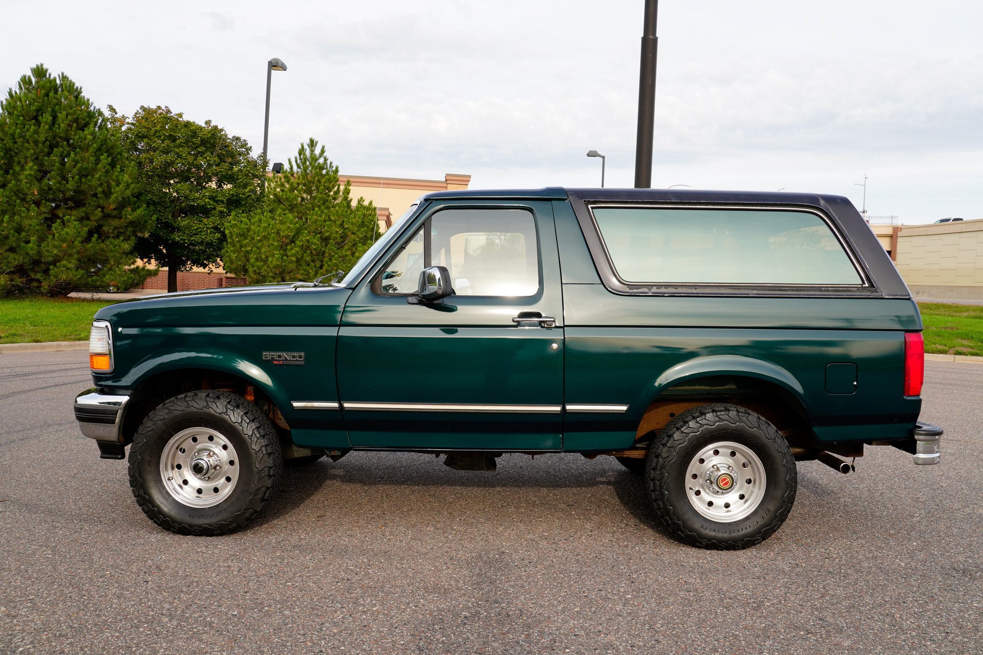 Used 1993 Ford Bronco Custom AWD/4WD image 7