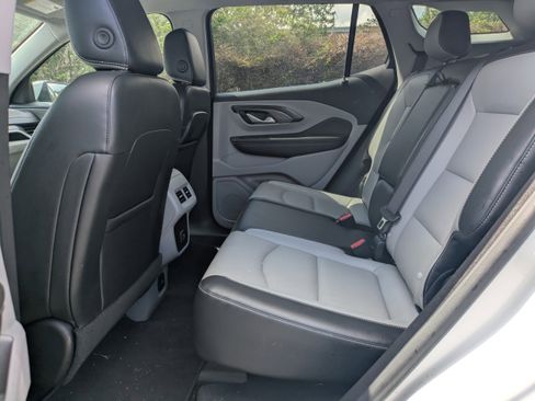 Used 2022 GMC Terrain SLT w/ Infotainment Package II image 15