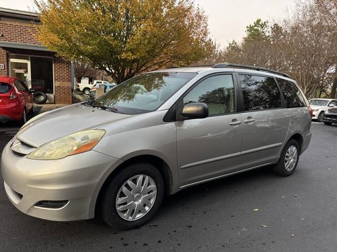 Used 2006 Toyota Sienna LE image 1