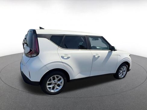Used 2025 Kia Soul LX w/ LX Technology Package FWD image 15