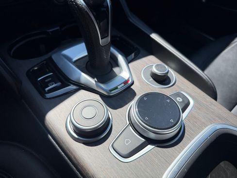 Used 2022 Alfa Romeo Giulia Ti AWD/4WD image 30