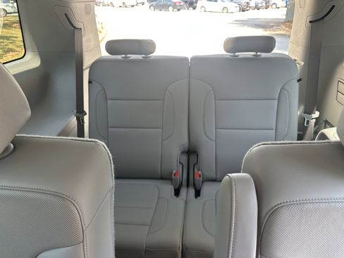 Used 2020 GMC Acadia SLT w/ Driver Alert Package II FWD image 25