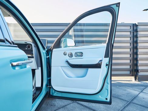 Used 2022 Rolls-Royce Cullinan Black Badge w/ Dark Exterior Package image 14