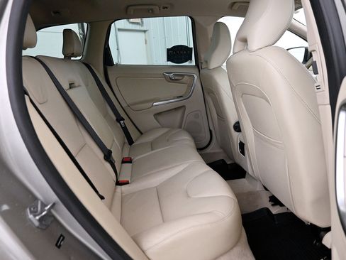 Used 2015 Volvo XC60 T5 image 22