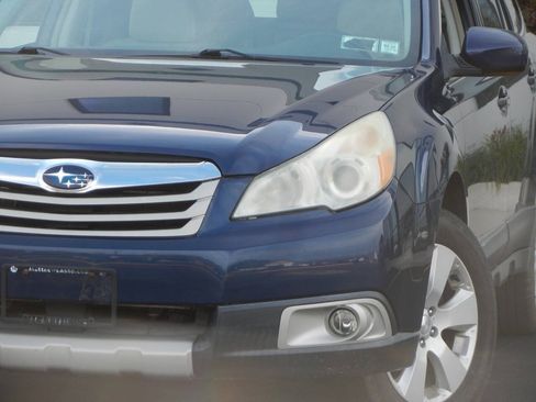 Used 2011 Subaru Outback 2.5i Premium w/ All-Weather Pkg AWD/4WD image 5