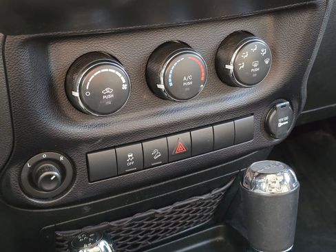 Used 2018 Jeep Wrangler Unlimited Sport S image 28