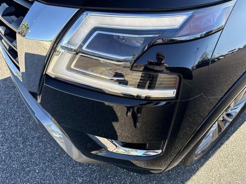 Used 2022 Nissan Armada Platinum w/ Captain's Chairs Package image 9