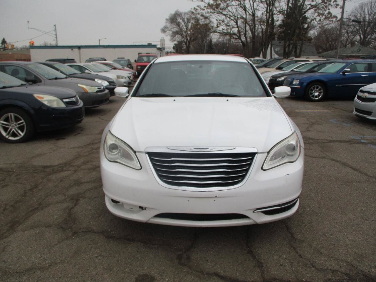 Used 2013 Chrysler 200 Touring FWD image 3