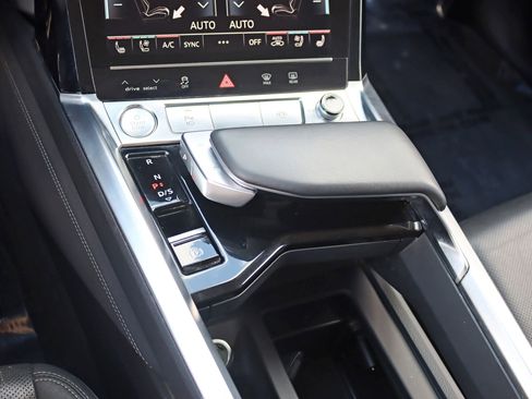 Used 2019 Audi e-tron Premium Plus image 27