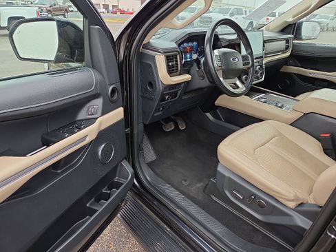 Used 2024 Ford Expedition Limited AWD/4WD image 11