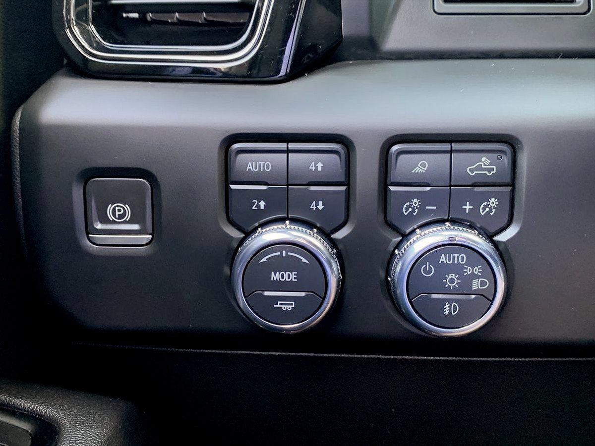 Used 2023 GMC Sierra 1500 AT4 w/ AT4 Premium Package AWD/4WD image 18