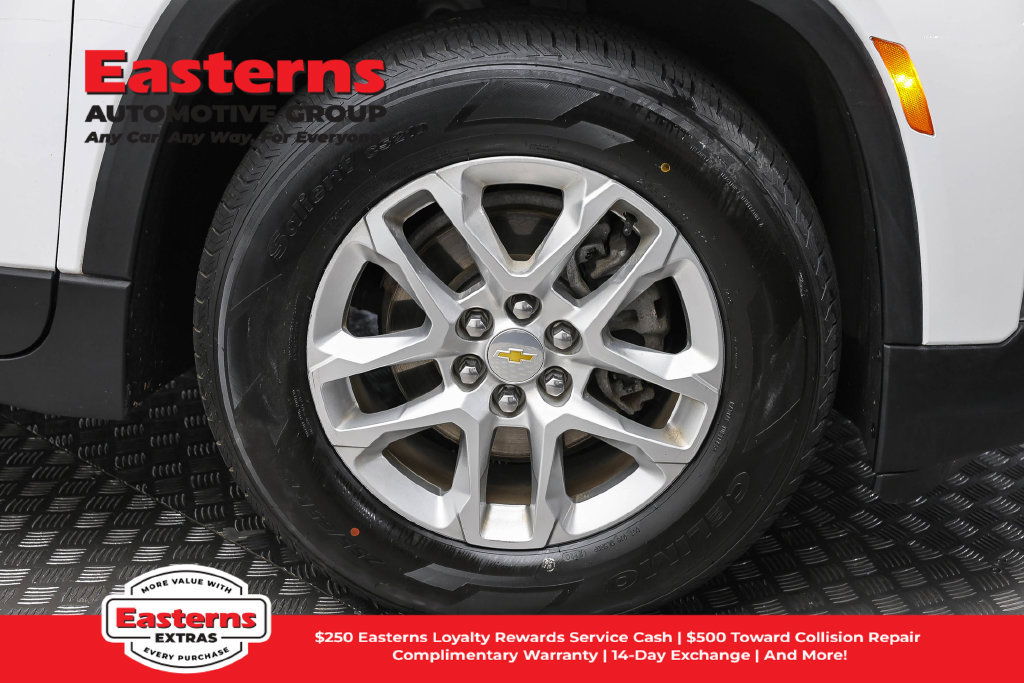 Used 2023 Chevrolet Traverse LS FWD image 30