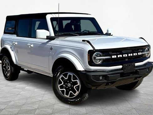 Used 2022 Ford Bronco Outer Banks image 11