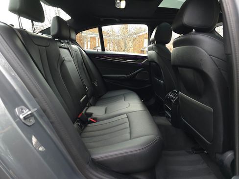 Used 2023 BMW 530e xDrive w/ Premium Package image 18