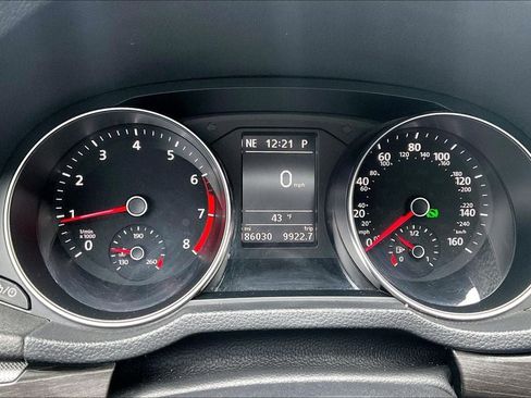 Used 2018 Volkswagen Passat 2.0T SE image 23