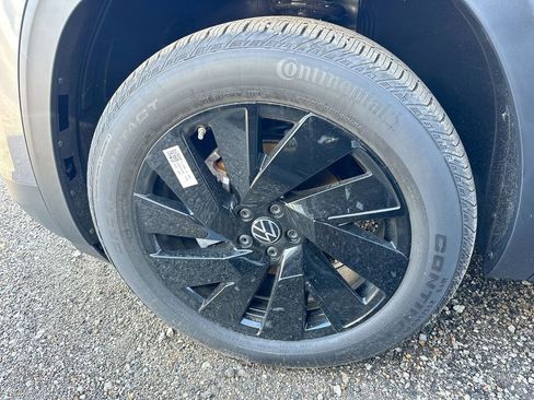 New 2025 Volkswagen Atlas SE image 37