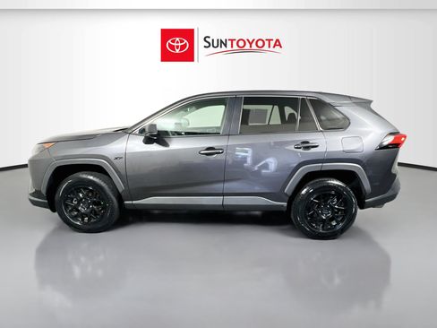 Used 2022 Toyota RAV4 LE FWD image 7