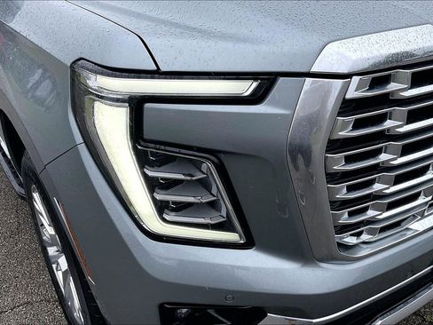 Used 2025 GMC Yukon XL Denali AWD/4WD image 28