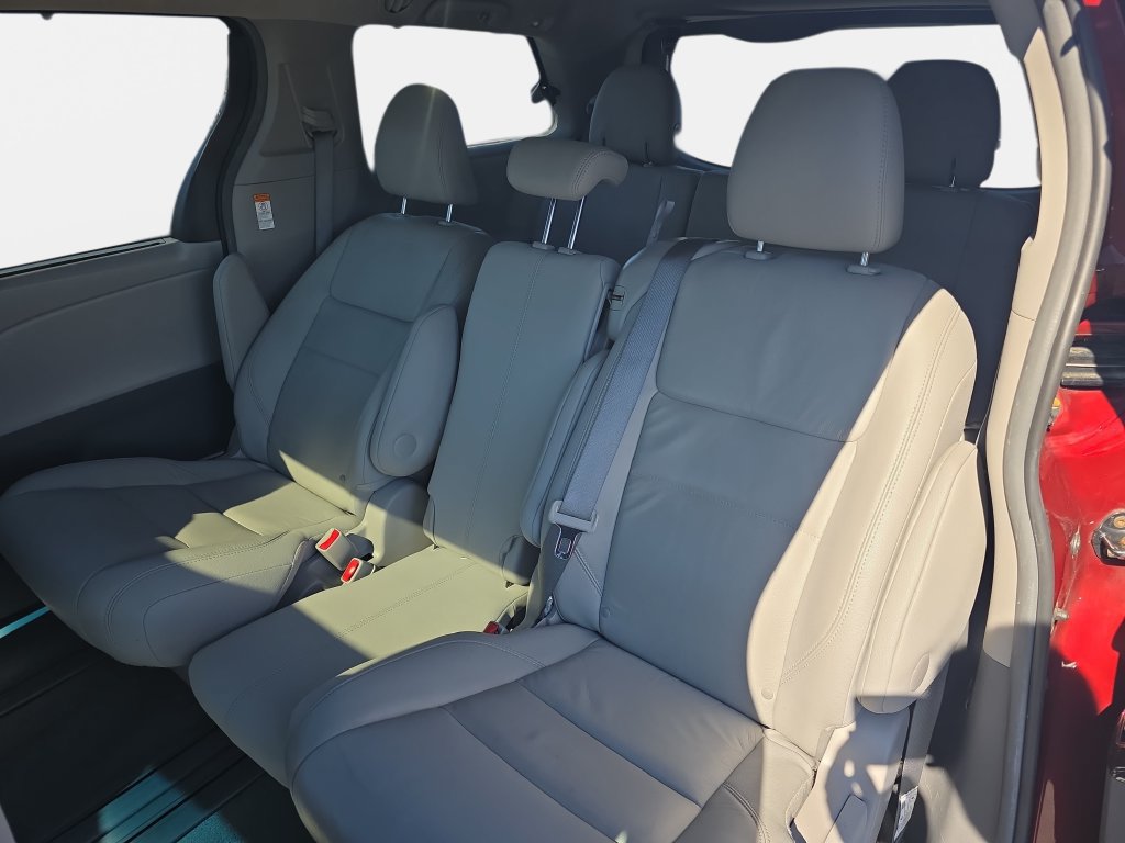 Used 2017 Toyota Sienna XLE Premium w/ Protection Package FWD image 13