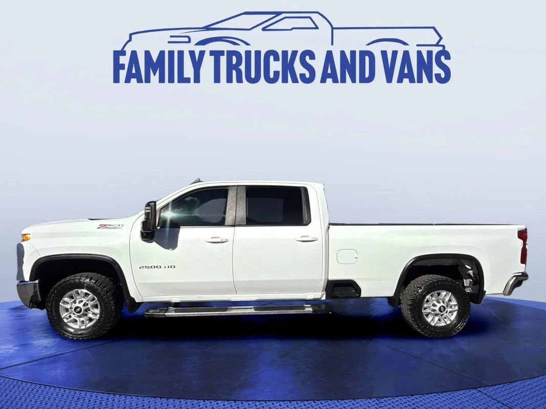 Used 2024 Chevrolet Silverado 2500 LT w/ Convenience Package AWD/4WD image 2