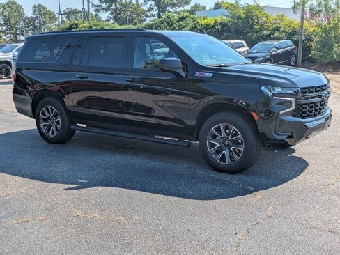 Used 2024 Chevrolet Suburban Z71 AWD/4WD image 2